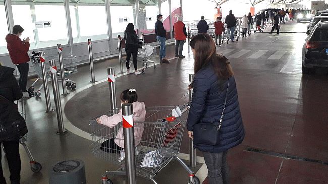 A Siena la fila della Coop che merita una riflessione