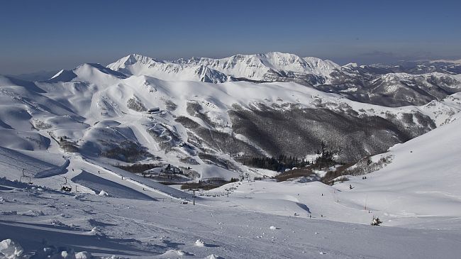 stagione-invernale-20232024-si-affilano-le-lamine-degli-sci