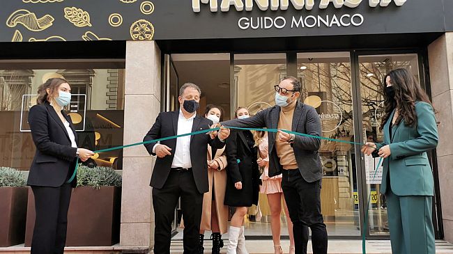 Taglio del nastro per il nuovo ristorante Maninpasta Guido Monaco