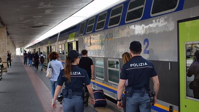 Furto alla stazione: due arresti in flagranza da parte della Polizia