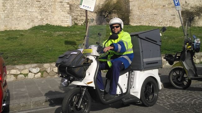 ​Poste Italiane in Toscana: a Prato i pacchi viaggiano su motocicli elettrici