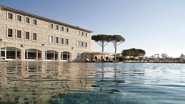 Uno yoga retreat alle Terme di Saturnia Natural Destination