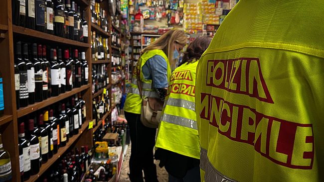 La chiusura dei minimarket alle 21 si allarga a ulteriori 17 strade