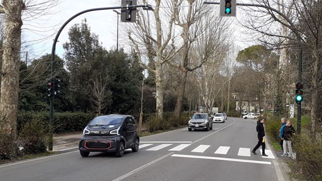 Sicurezza stradale: attivati semafori su due attraversamenti pedonali