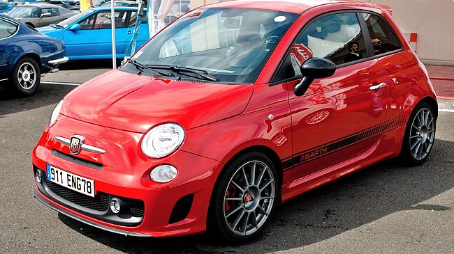 Osmannoro, ruba auto da salone, lo fermano a Bologna