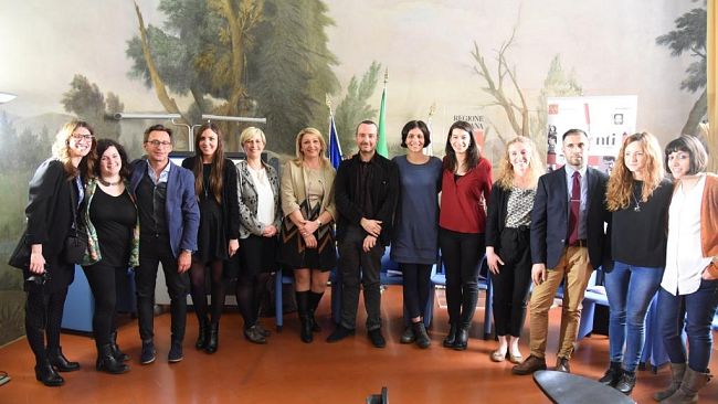 Giovanisì: tirocini, contributi affitto e aiuti per creare impresa