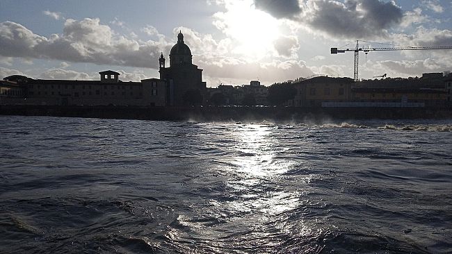 Piena dell'Arno: aperto lo Scolmatore a Pontedera