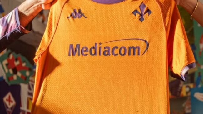 Quarta maglia della Fiorentina, è double face 