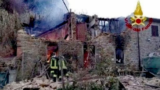 Esplosione a Pescia: palazzina crollata, un morto 