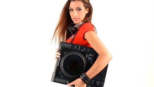 Beach Club: sabato sera “Stand Up” tra cena e animazione musicale