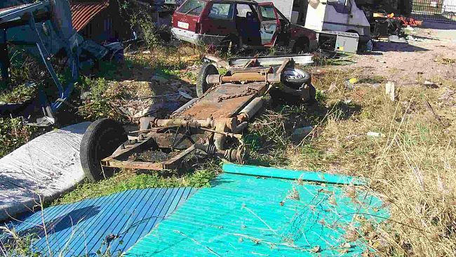 Degrado e abbandono in via Lorenzini (FOTO)