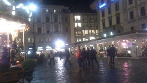 Colluttazione tra estremisti in piazza della Repubblica