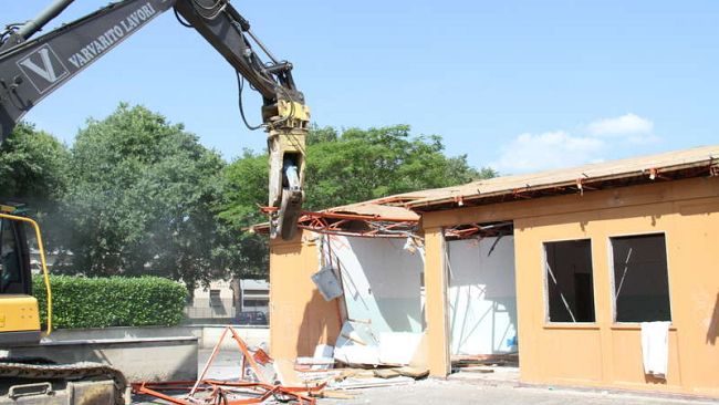 Venerdì la demolizione di una cabina di controllo del traffico ferroviario