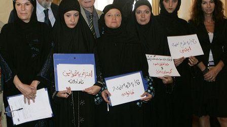 Iran: manifestazione di donne e raccolta di firme in via Cavour