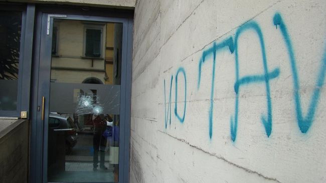 Pd: danneggiata la sede del partito a Pisa