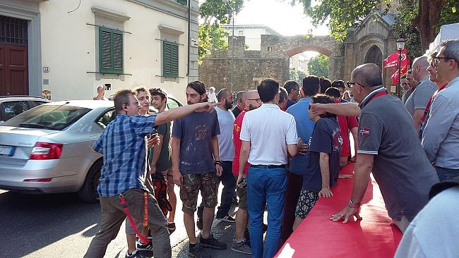 Santa Rosa: il Comitato di resistenza Asl accerchia il Sindaco