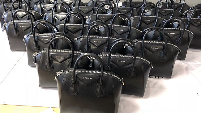 Contraffazione di Alta Moda a Firenze: nel capannone una associazione per delinquere nella pelletteria