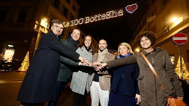 Natale: accese le luci di via Gioberti, oggi via Tornabuoni