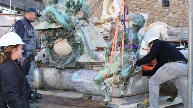Firenze festeggia il restauro del Biancone: la Fontana di Nettuno in piazza Signoria