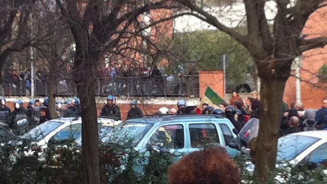 Le Piagge: scontri e cariche al presidio antifascista in via Pistoiese