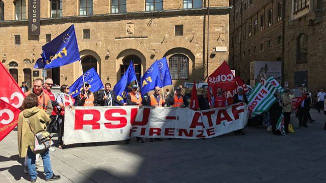 Trasporto locale: autisti Ataf sotto Palazzo Vecchio