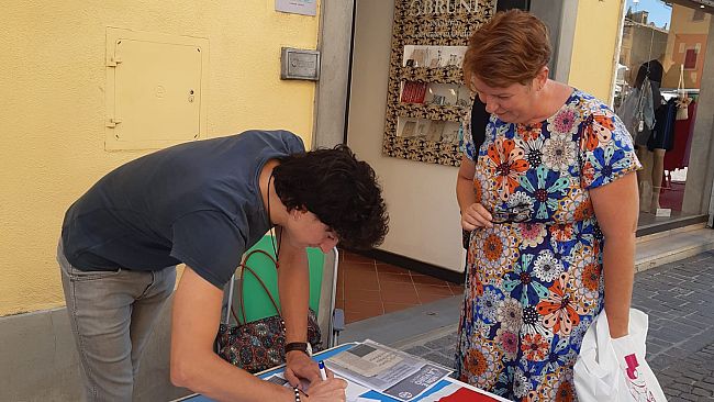 Raccolta di firme del PD per il salario minimo