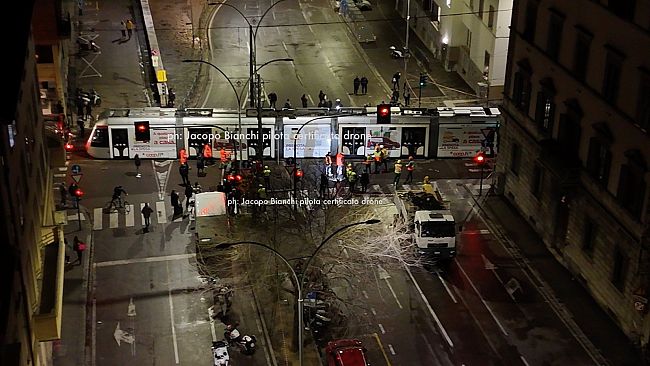 L'incidente tramvia-auto ha paralizzato Firenze