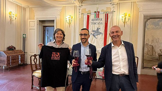 Torna il canto del Gallo Nero nella piazza di Greve