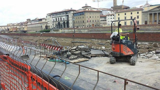 Voragine: laser satelliti errori ritardi e barili, l'acqua è gialla