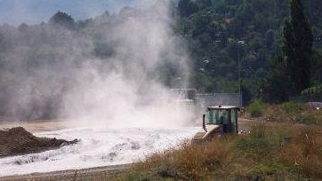Nuvole di polvere dal cantiere per il nuovo casello A1 di Barberino di Mugello