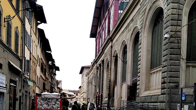 Ruba un giubbotto in San Lorenzo poi scatena il caos