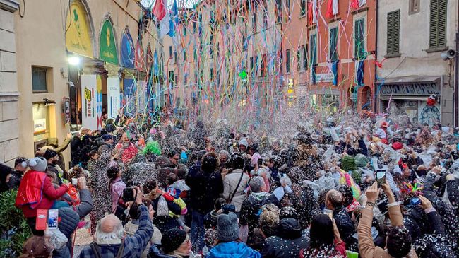 Carnevale di Foiano: terza domenica con la sfilata in Viale Umberto I