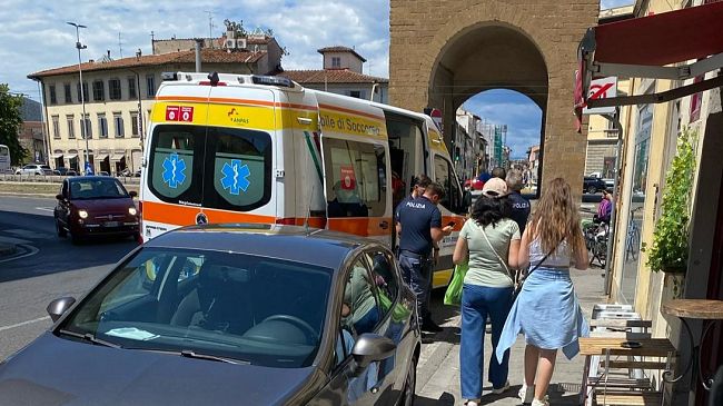 Sangue a Porta al Prato, uomo accoltellato 
