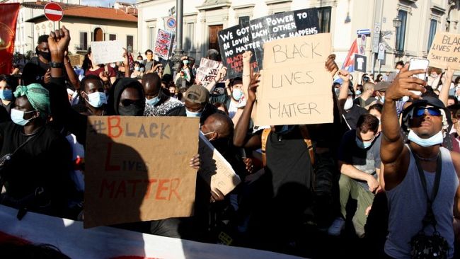 Sede di Fratelli d’Italia vandalizzata