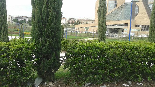 San Donato, il Central Park di Firenze è un bidone di rifiuti