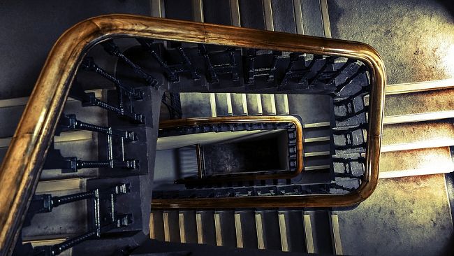 Pulizia delle scale condominiali: se i vicini non collaborano