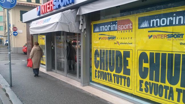 Chiude e svuota tutto: anche lo Sport