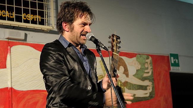 Ieri sera Peppe Voltarelli in concerto alla Dogaia