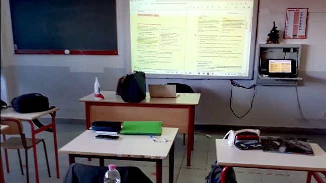 Scuola, sit-in sotto la Prefettura di via Cavour