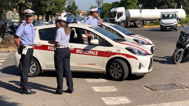 Droga, controlli serrati della Polizia municipale di Firenze: due arresti