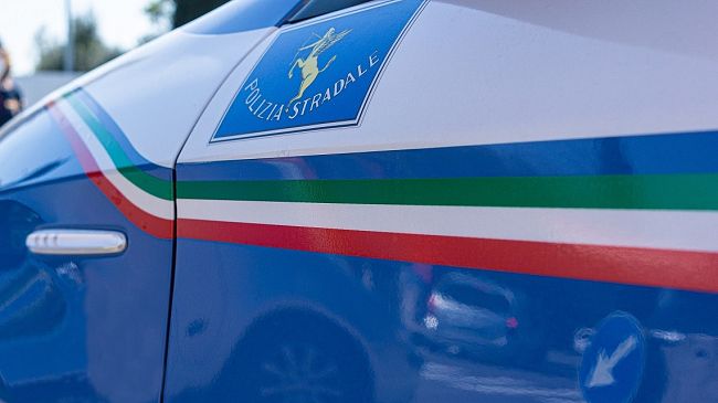 Uso dei telefonini alla guida: giro di vite della Polizia Stradale