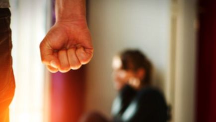 Violenza sulle donne: Decalogo Polizia - Skuola.net per prevenirla