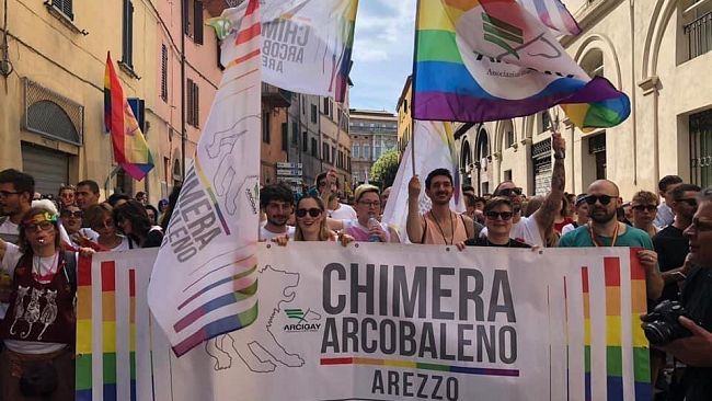 Alla vigilia del Toscana Pride bimbo riconosciuto da due donne