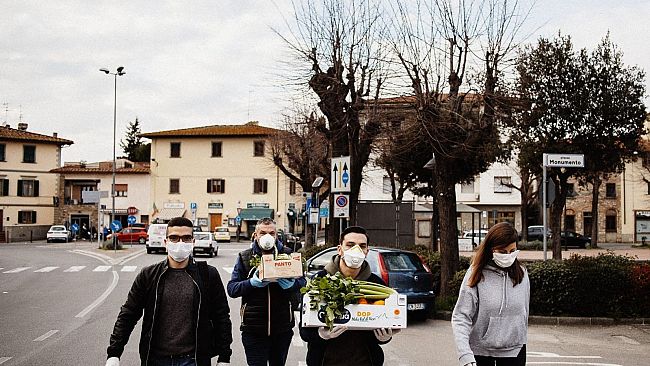 Tanti volontari per la consegna a domicilio di spesa e farmaci alle categorie più fragili