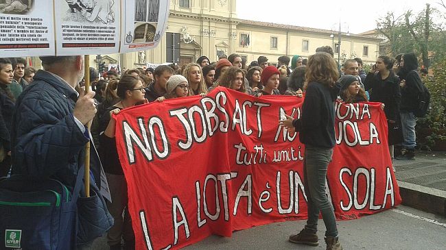 Studenti, lavoratori, precari ed occupanti bloccano Firenze