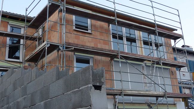 verifica-o-meno-dei-titoli-edilizi-da-parte-dei-vicini