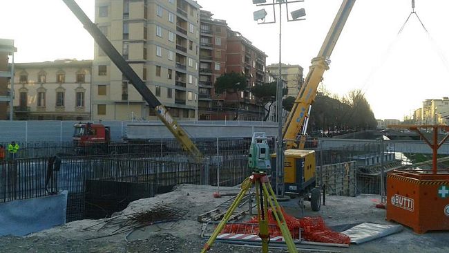 Tramvia sopra al Mugnone: in corso la posa del passante