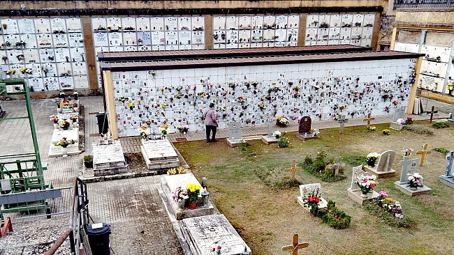 Cimiteri, limiti anti assembramenti per le funzioni dei Morti