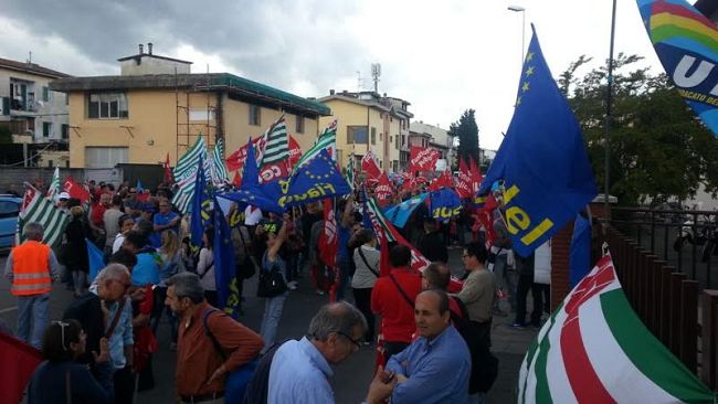 ​Rifiuti, è sciopero in tutta la Toscana: in mille a Firenze