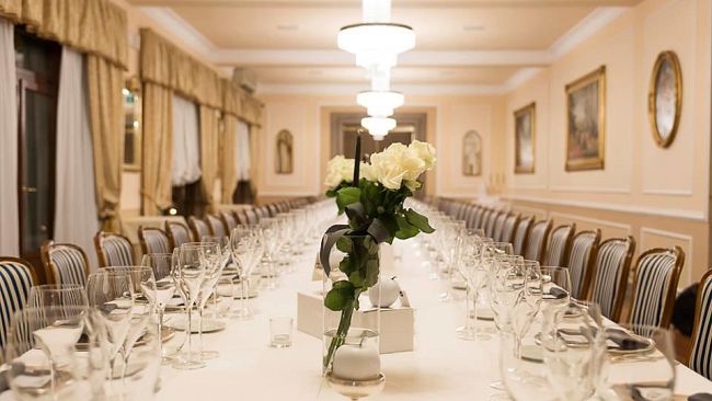 Coronavirus: la sera, al Bar servizio solo al tavolo